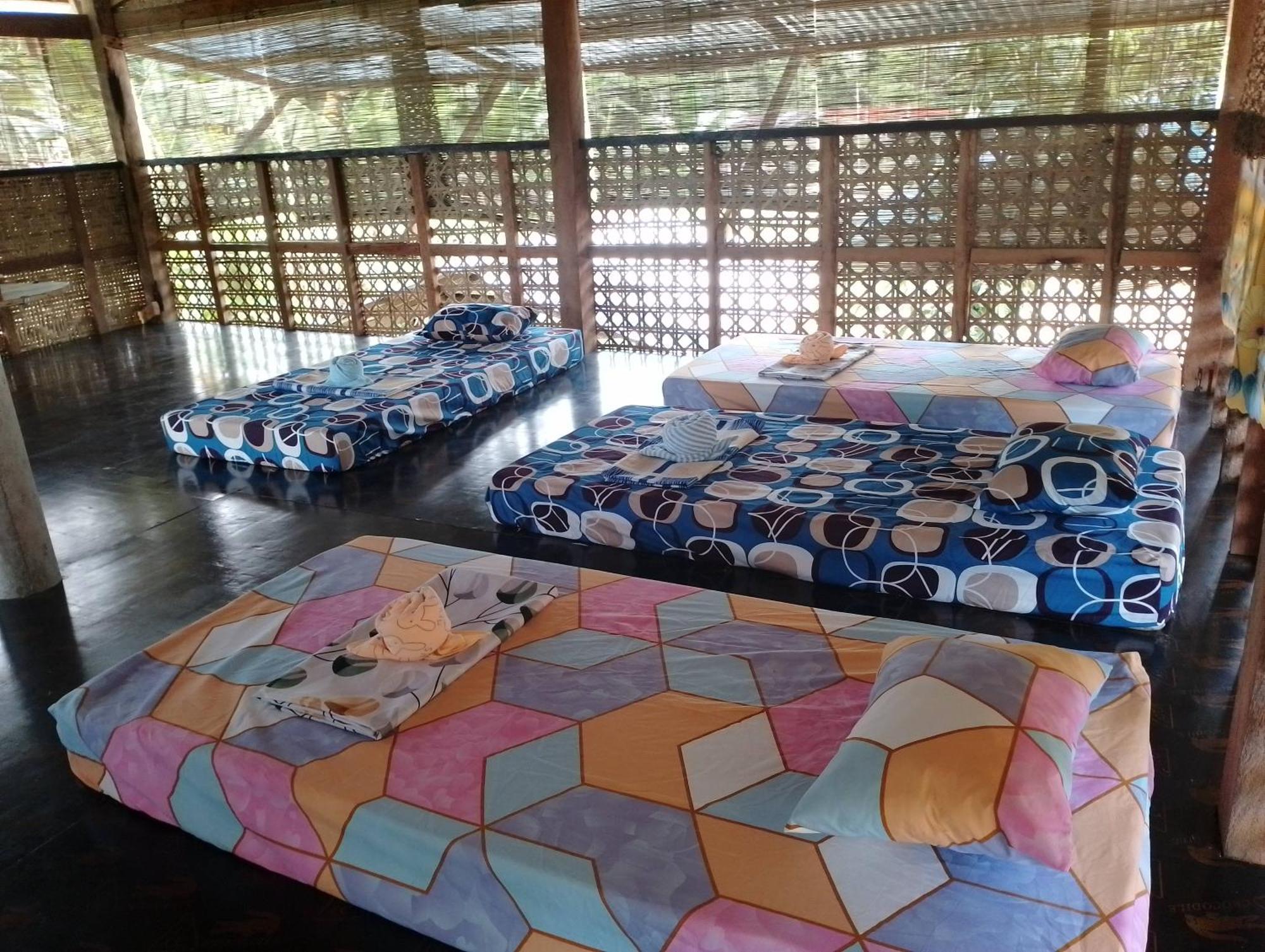 Lhoyjean Garden Hostel Batuan Luaran gambar