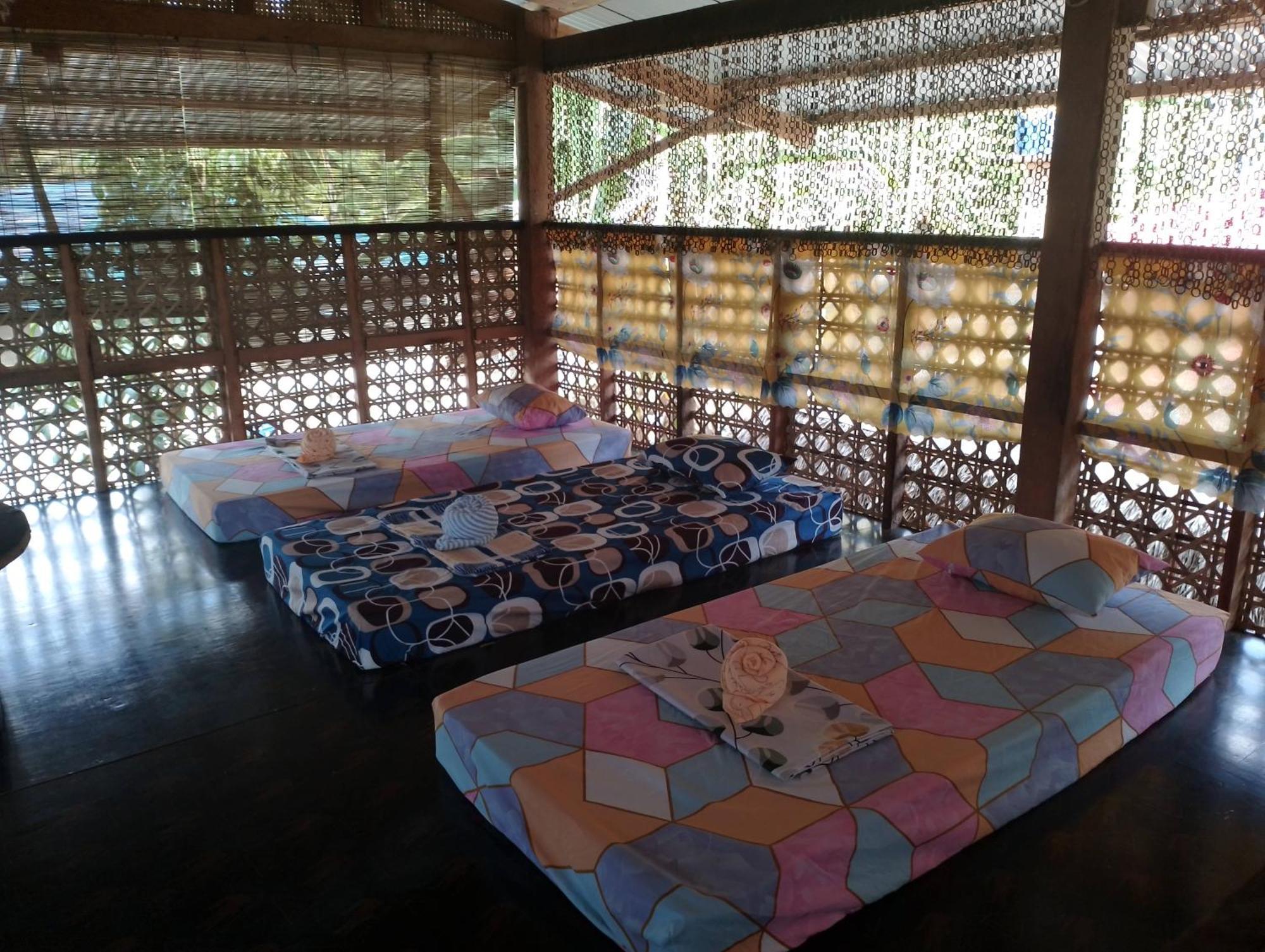 Lhoyjean Garden Hostel Batuan Luaran gambar