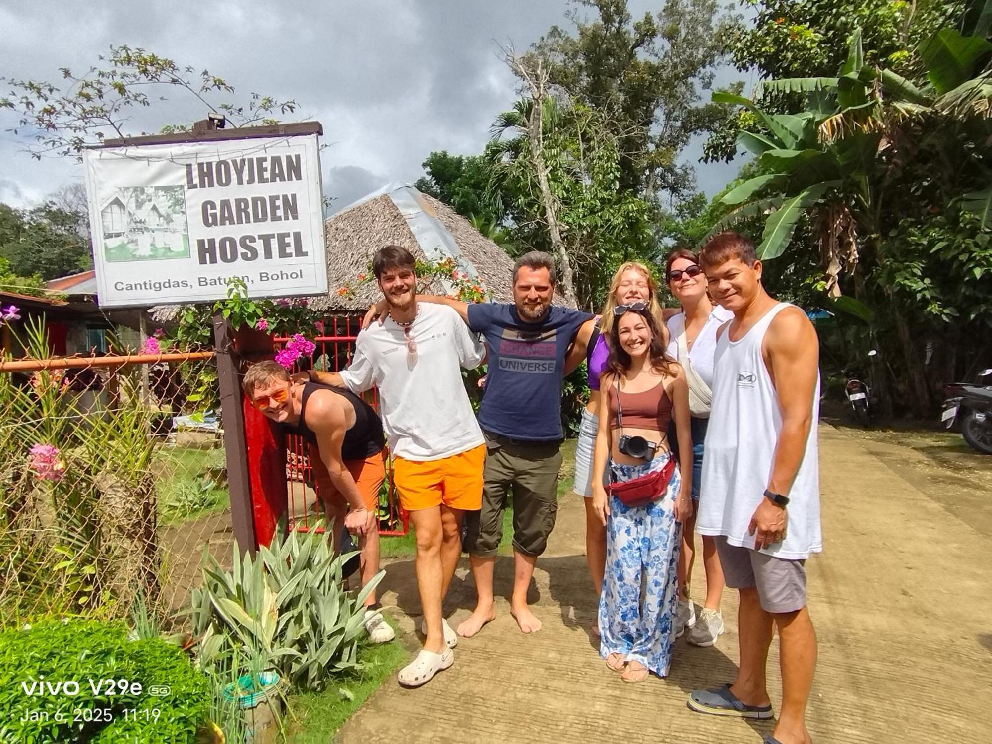 Lhoyjean Garden Hostel Batuan Luaran gambar